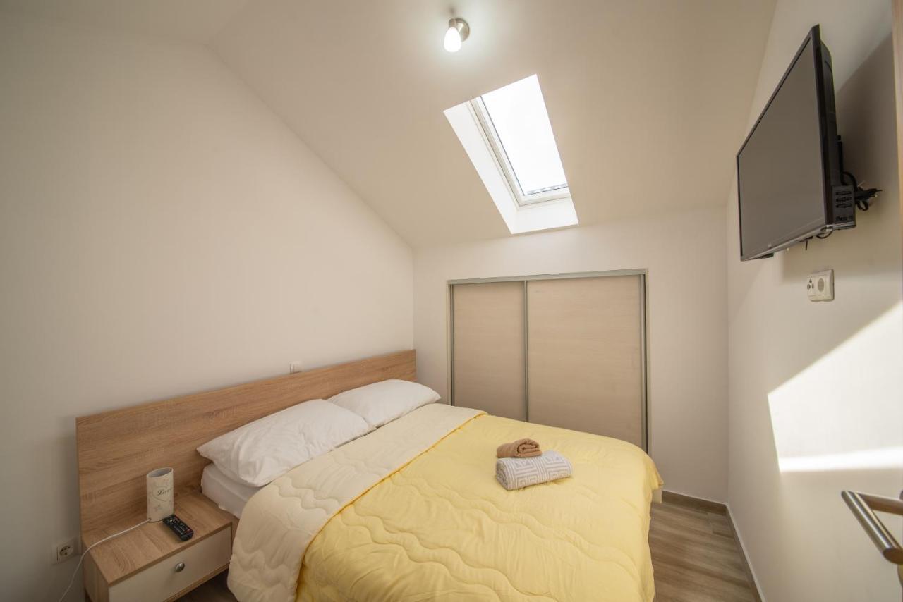 Apartman Eva Vrsi Exterior photo